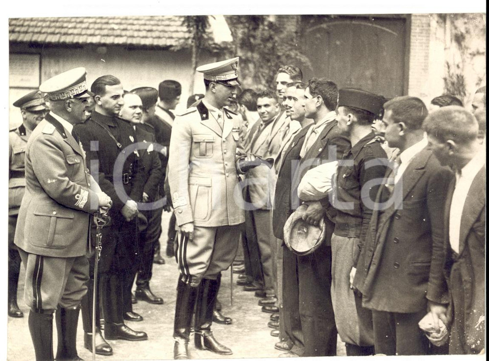 Fotografia d epoca originale 1936 NAPOLI Principe UMBERTO II passa in rivista le reclute del 1915 Foto 1