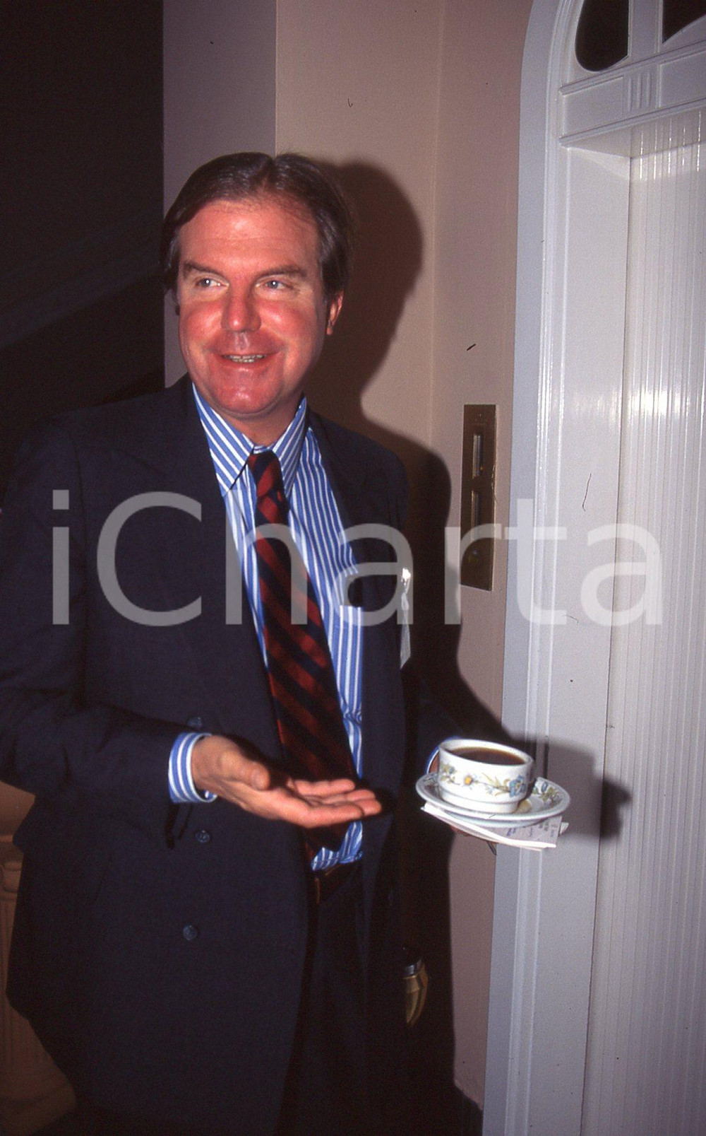 35mm vintage slide* 1995 MILANO Nicholas NEGROPONTE a convegno in Fiera (14)  Diapositiva d'epoca, in formato 35 mm.CONDIZIONI: GOODE' severamente vietata la riproduzione. Tutti i diritti sono riservati.Nella diapositiva ICharta mette in vendita, sul negozio eBay e in esclusiva sul sito "icharta" il proprio archivio composto da numerose diapositive e negativi fotografici d'epoca, tutti originali e autentici, che attraversano la storia del costume italiano tra gli la fine degli anni Sessanta e Novanta.Si tratta di uno sguardo inedito sull'attualit&agrave;, la politica, la vita quotidiana, il gossip e la cultura, che fotografa il cambiamento della nazione in quest'ultimo scorcio del XX secolo. Un'occasione unica per il mercato del collezionismo, che vede finalmente disponibile un archivio eccezionale per vastit&agrave;, tematiche e condizioni, in un settore (il negativo fotografico e la diapositiva) di assoluta novit&agrave; e dalle interessanti prospettive di investimento. GOOD/buono   originale e autentica 1