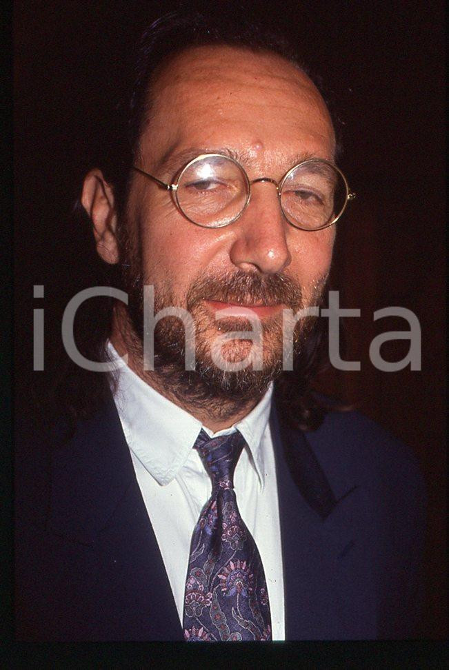 35mm vintage slide* 1997 Andrea MINGARDI 5    Diapositiva d'epoca, in formato 35 mm.  CONDIZIONI: GOOD E' severamente vietata la riproduzione. Tutti i diritti sono riservati.Nella diapositiva ICharta mette in vendita, sul negozio eBay e in esclusiva sul sito "icharta" il proprio archivio composto da numerose diapositive e negativi fotografici d'epoca, tutti originali e autentici, che attraversano la storia del costume italiano tra gli la fine degli anni Sessanta e Novanta.Si tratta di uno sguardo inedito sull'attualit&agrave;, la politica, la vita quotidiana, il gossip e la cultura, che fotografa il cambiamento della nazione in quest'ultimo scorcio del XX secolo. Un'occasione unica per il mercato del collezionismo, che vede finalmente disponibile un archivio eccezionale per vastit&agrave;, tematiche e condizioni, in un settore (il negativo fotografico e la diapositiva) di assoluta novit&agrave; e dalle interessanti prospettive di investimento.  CONDIZIONI:GOOD/buono originale e autentica 1