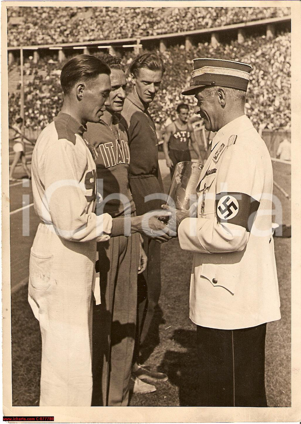 Fotografia d epoca originale 1942 BERLIN OLIMPIADI Finlandese Nils NICKLEN vince gara di salto in alto Foto 1