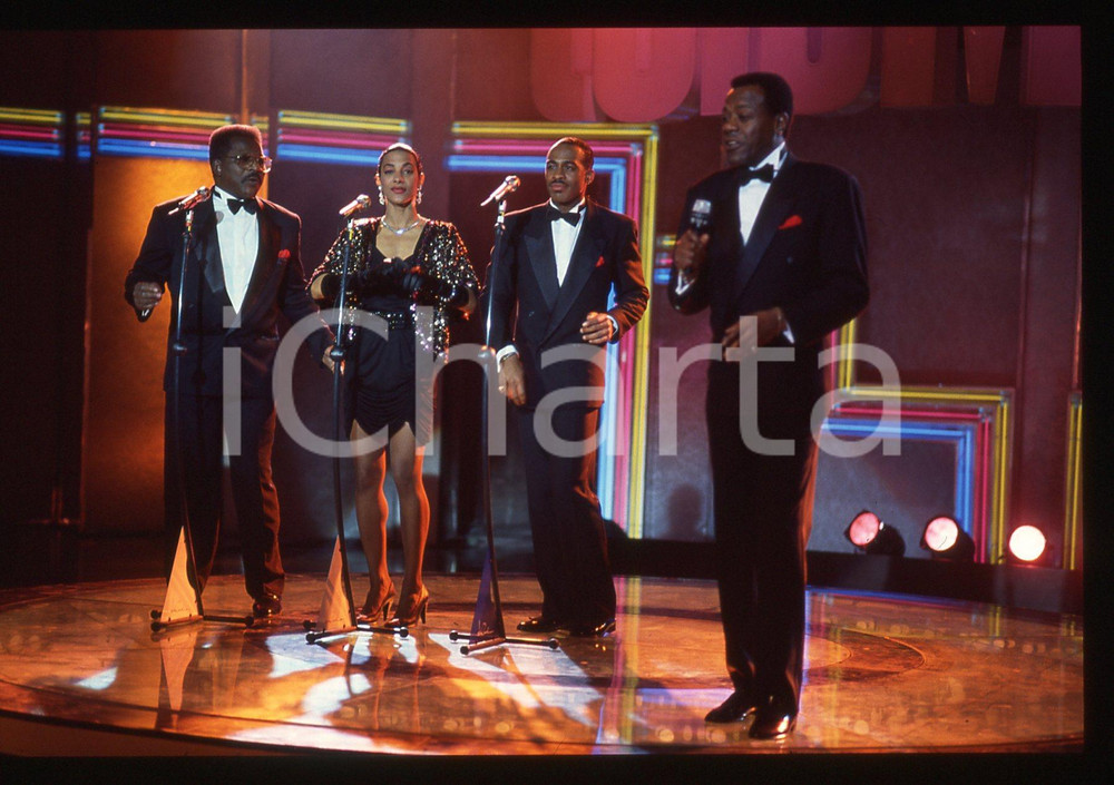 35mm vintage slide* 1991 TELEMIKE - THE PLATTERS durante l'esibizione (8)