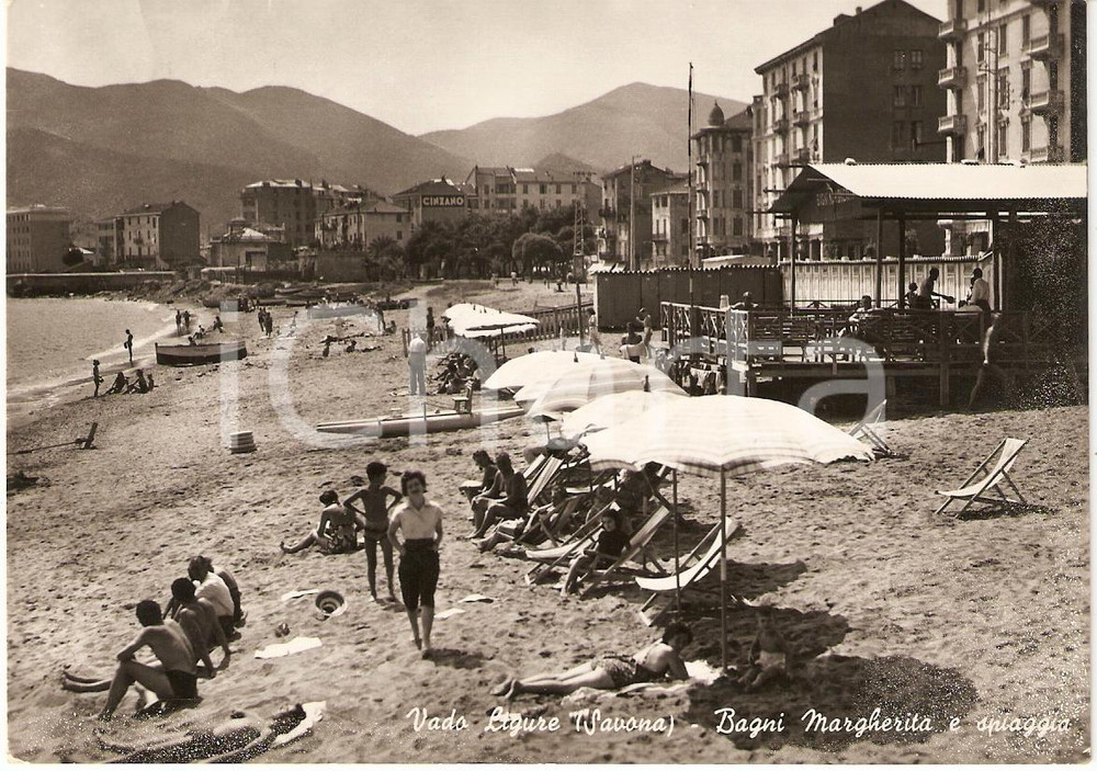 Cartolina originale da collezione 1953 VADO LIGURE SV Spiaggia BAGNI MARGHERITA Cartolina Animata FG VG 1