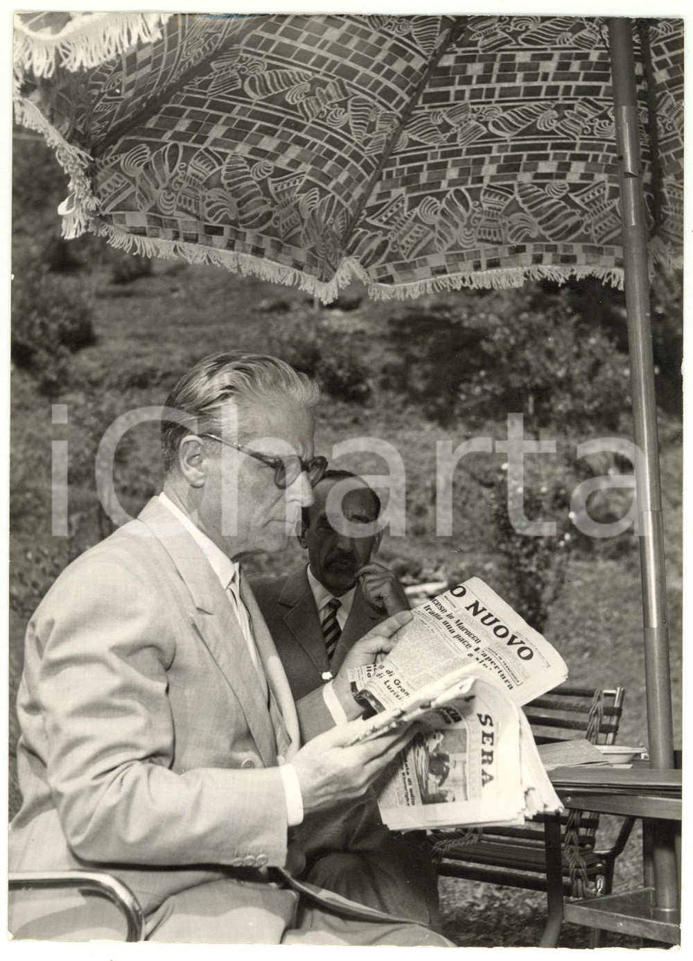 1955 LURISIA Giovanni GRONCHI legge il Corriere della Sera - FOTO 13x18 cm
