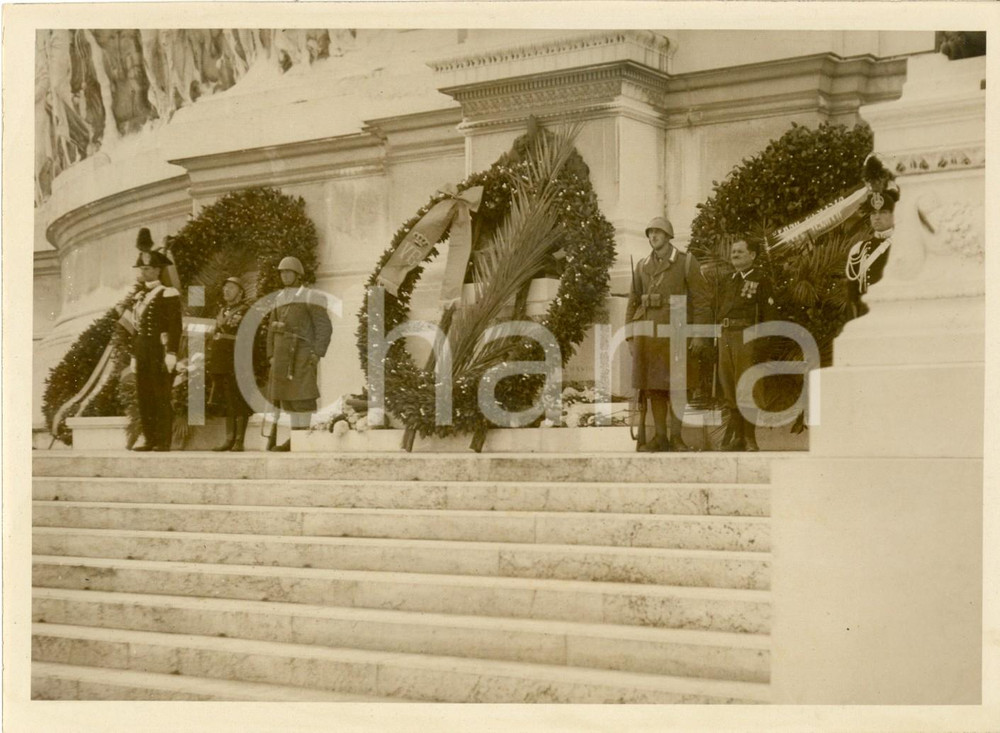 Fotografia d epoca originale 1936 ROMA Corona d alloro di VITTORIO EMANUELE III deposta a tomba Milite Ignoto 1