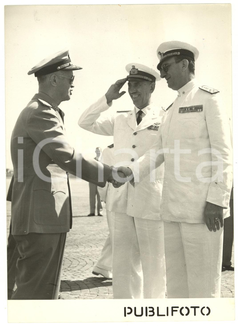 1953 ROMA Aeroporto - Luigi Efisio MARRAS Emilio FERRERI ricevono Robert CARNEY