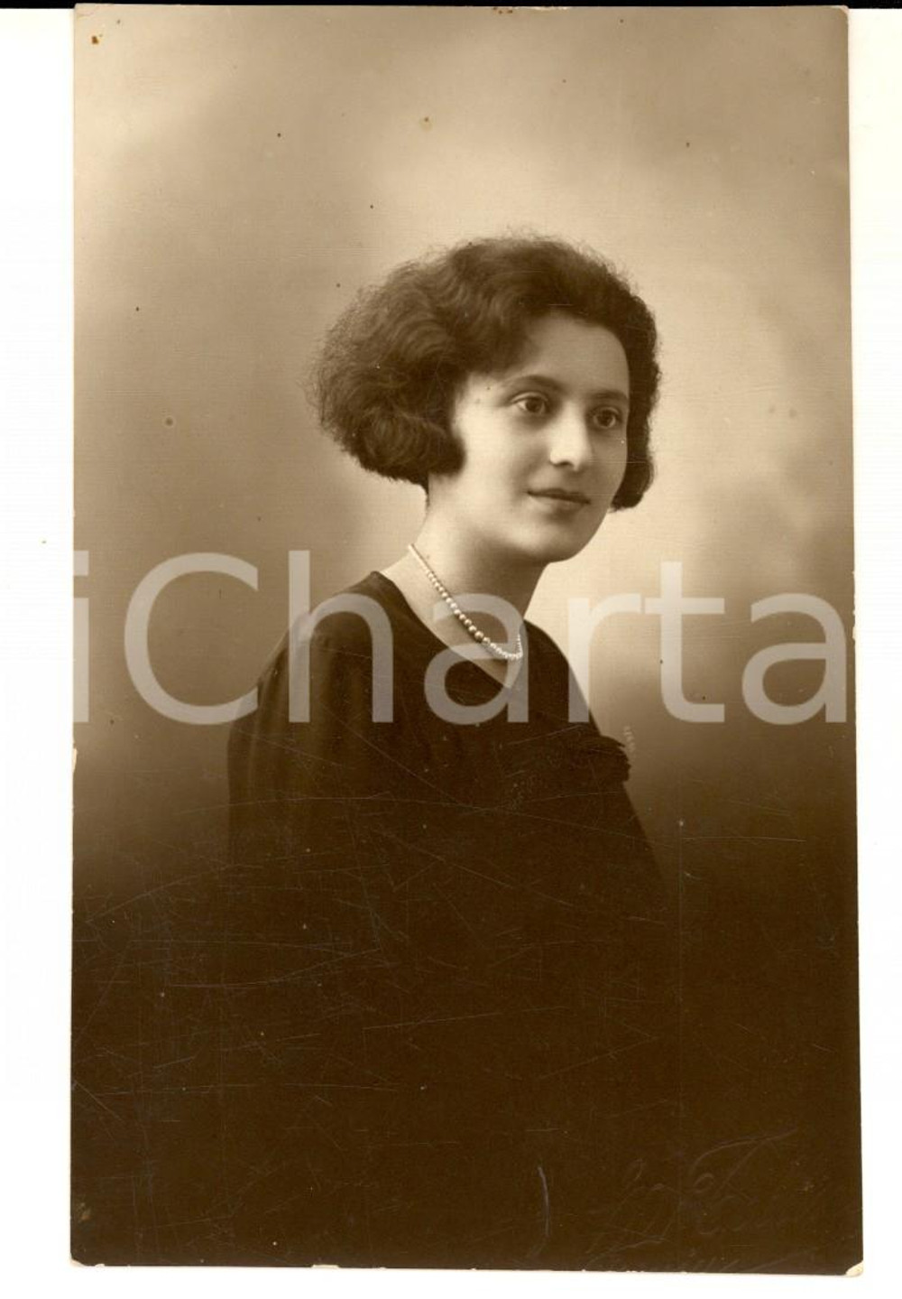 Fotografia d epoca originale 1929 PAVIA Ritratto di donna in abito scuro Foto cartolina TOLLINI 1