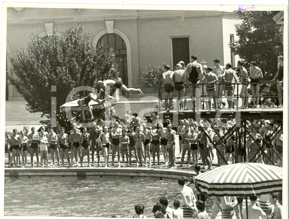 Fotografia d epoca originale 1938 MILANO Via PONZIO  Piscina GUIDO ROMANO  Gara di tuffi Fotografia 1