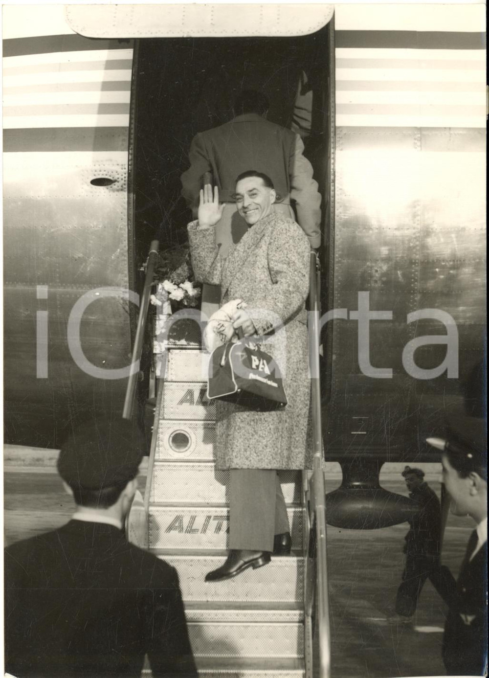 1953 MILANO MALPENSA Ezio SELVA in partenza per gare motonautica a Miami