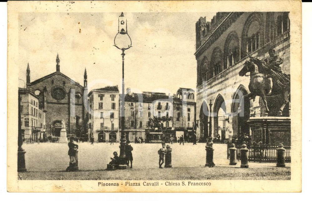 Cartolina originale da collezione 1927 PIACENZA Piazza Cavalli e Chiesa SAN FRANCESCO *Cartolina ANIMATA FP VG 1