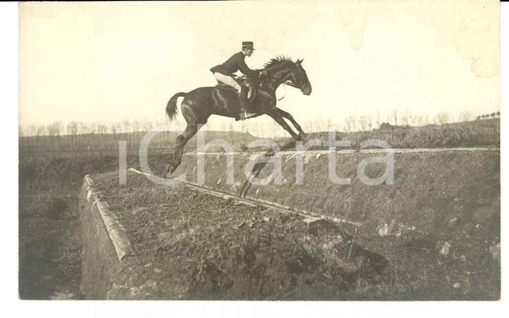 Fotografia d'epoca originale 1918 ROMA Militare si addestra alla SCUOLA DI CAVALLERIA in Piazza di SIENA 1