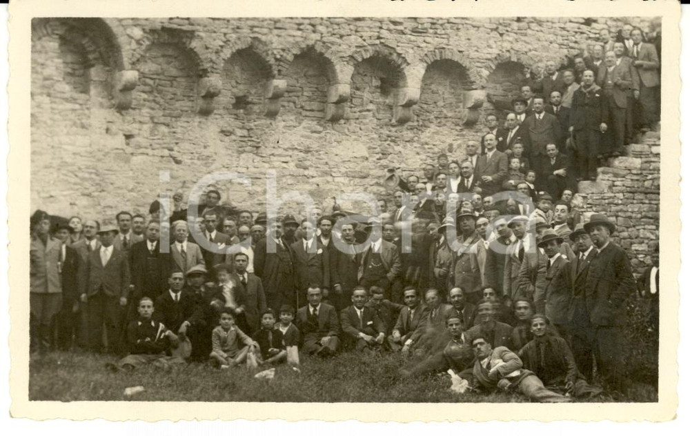 Fotografia d'epoca originale 1930 ca ASSISI Turisti alla Rocca *Fotografia Giulio RADICCHI 1