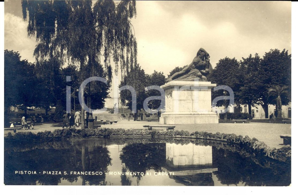 Cartolina originale da collezione 1940 ca PISTOIA Piazza SAN FRANCESCO  Monumento ai Caduti ANIMATA FP NV 1