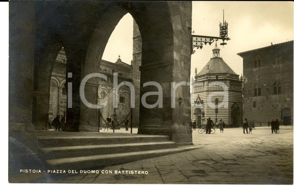 Cartolina originale da collezione 1940 ca PISTOIA Piazza del Duomo con Battistero *Cartolina ANIMATA FP NV 1
