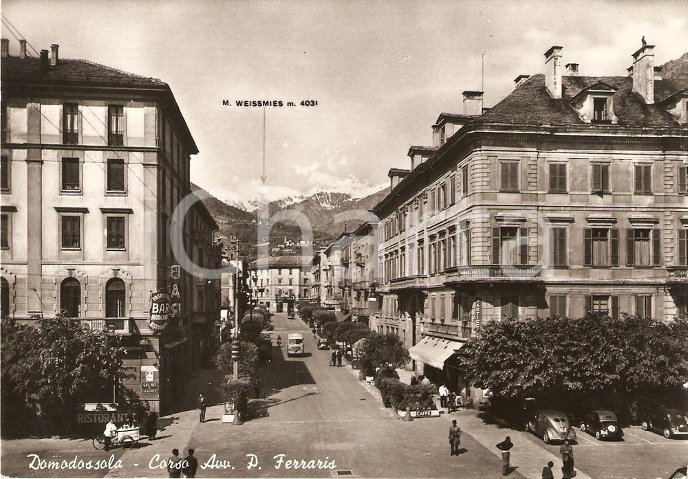 Cartolina originale da collezione 1955 ca DOMODOSSOLA VB Corso FERRARIS con Gelataio ambulante Animata FG NV 1