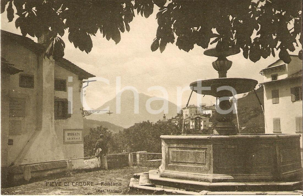 Cartolina originale da collezione 1913 Touring Club Italiano CADORE Pieve di Cadore BORGATA ARSENALE Animata FP NV 1
