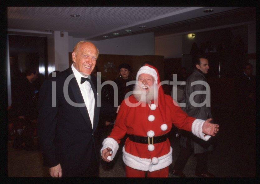 Fotografia d epoca originale 1998 I TRE TENORI Raimondo VIANELLO con Babbo Natale 35mm vintage slide 3 1