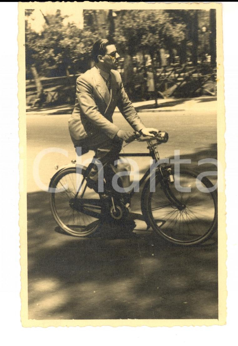 Fotografia d epoca originale 1940 TORINO Parco del VALENTINO Autarchia dei combustibili... italiani in bici 1