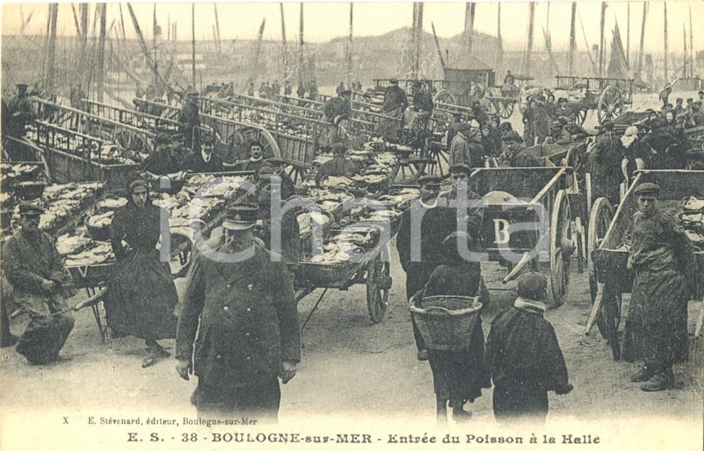 Cartolina originale da collezione 1930 ca BOULOGNESURMER F Entrée du Poisson à  la Halle Cartolina animata 1