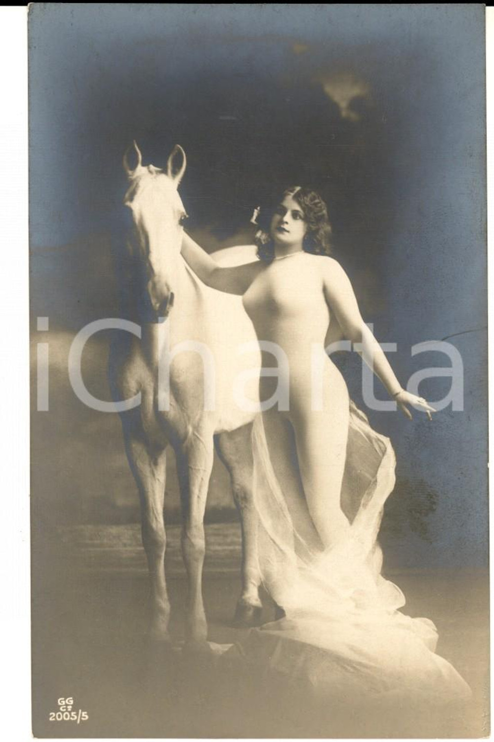 Cartolina originale da collezione 1910 ca Giovane donna posa con un cavallo *Cartolina EROTICA VINTAGE FP 1