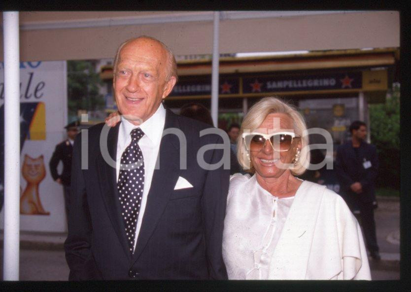 Fotografia d epoca originale Raimondo VIANELLO Sandra MONDAINI  TELEGATTI 1990 35 mm vintage slide 5 1
