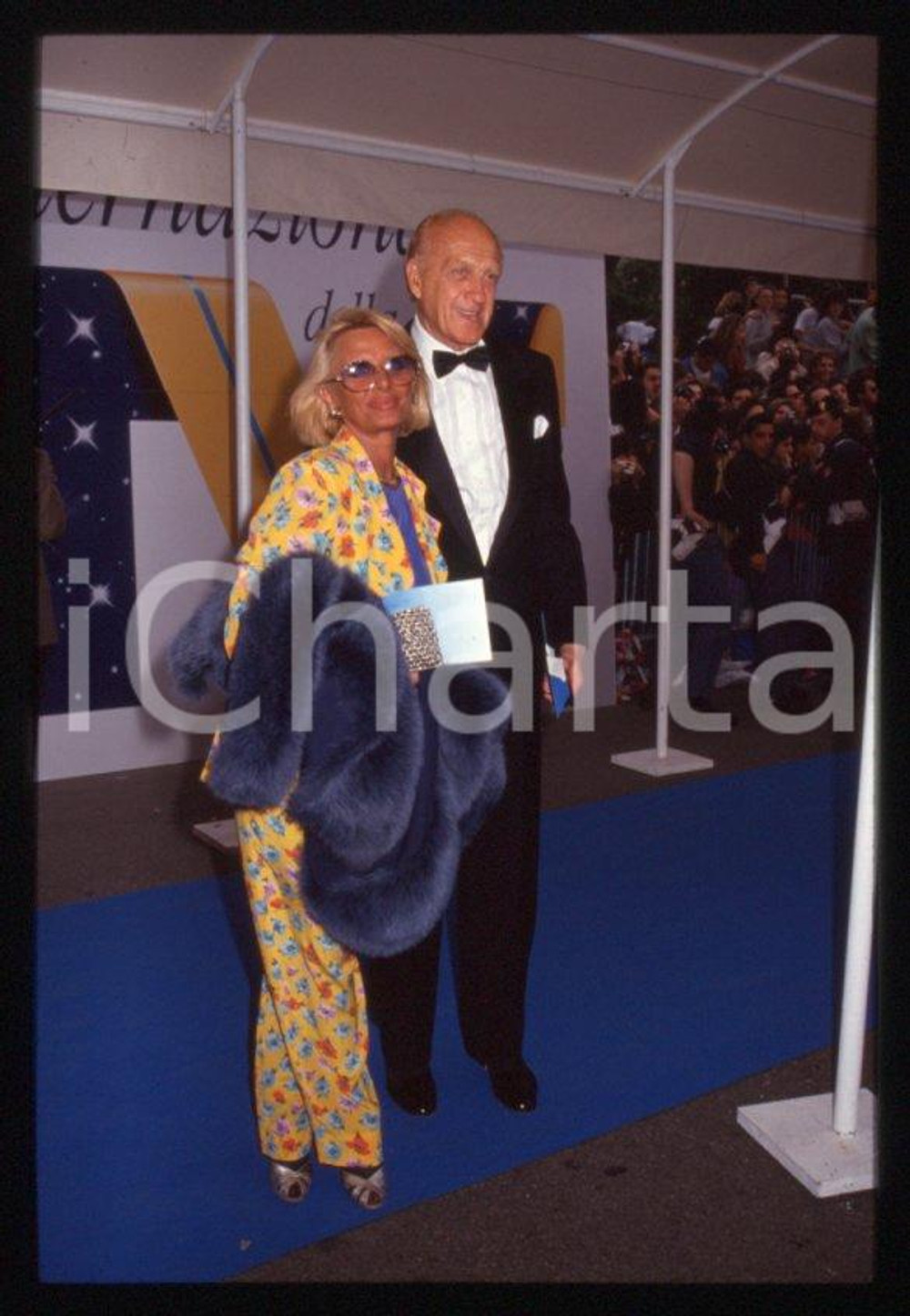 Fotografia d epoca originale Raimondo VIANELLO Sandra MONDAINI  TELEGATTI 1995 ca 35 mm vintage slide 1 1