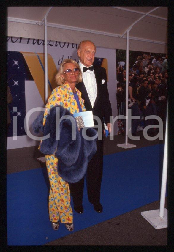 Fotografia d epoca originale Raimondo VIANELLO Sandra MONDAINI  TELEGATTI 1995 ca 35 mm vintage slide 1 1