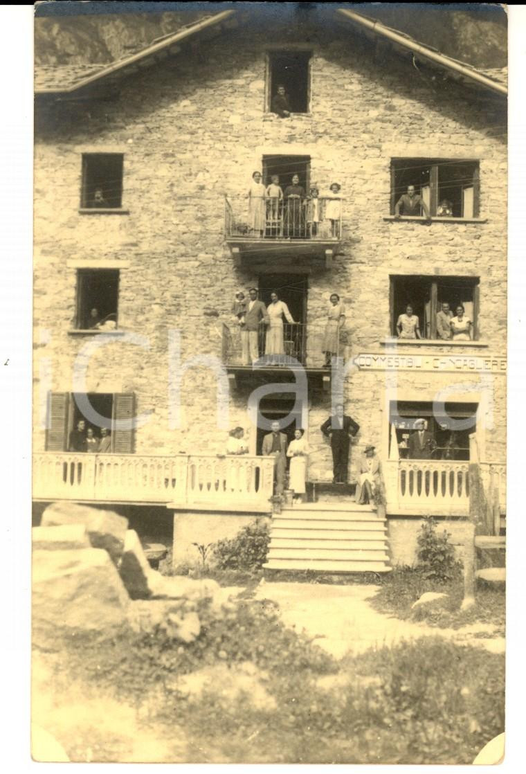 Fotografia d'epoca originale 1930 ca TRENTINO (?) Un'animatissima palazzina di montagna *Foto CURIOSA FP 1
