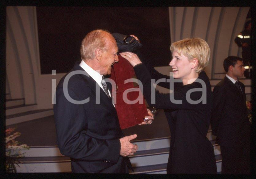 Fotografia d epoca originale Raimondo VIANELLO Gaia DE LAURENTIIS  Premio TV 1998 35 mm vintage slide 2 1