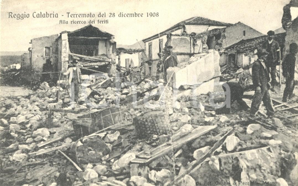 Cartolina originale da collezione 1910 ca REGGIO CALABRIA TERREMOTO Ricerca di feriti tra le macerie *RARA FP NV 1