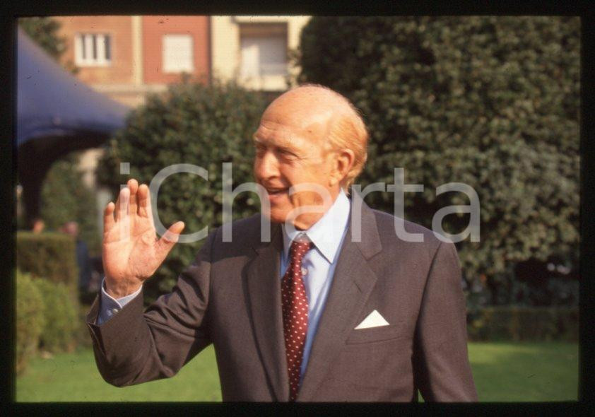 Fotografia d epoca originale Raimondo VIANELLO  Evento in villa  1995 ca 35 mm vintage slide 57 1