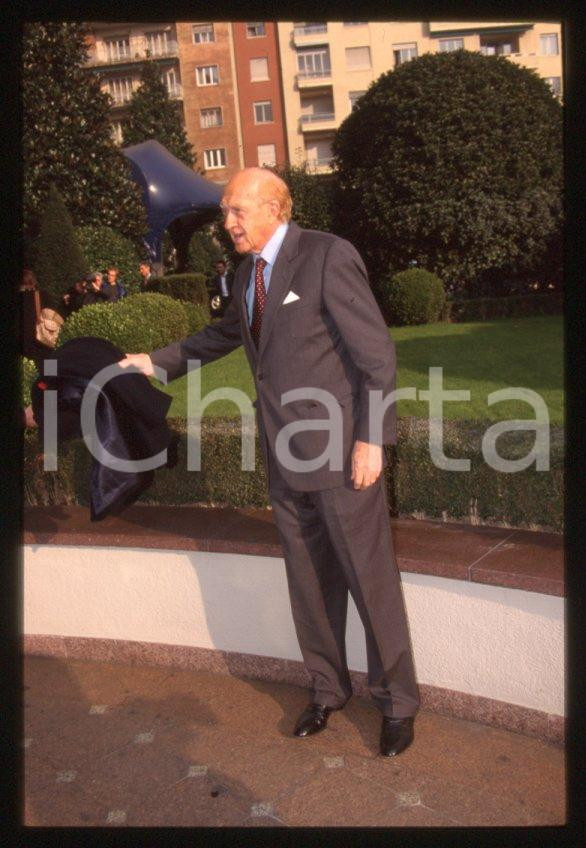Fotografia d epoca originale Raimondo VIANELLO  Evento in villa  1995 ca 35 mm vintage slide 69 1