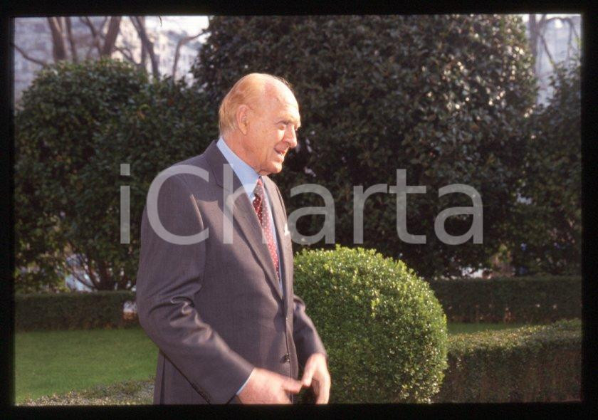 Fotografia d epoca originale Raimondo VIANELLO  Evento in villa  1995 ca 35 mm vintage slide 88 1