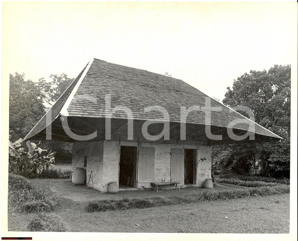Fotografia d'epoca originale 1955 ca BATON ROUGE, LOUISIANA (USA) African House in MELROSE Plantation *Photo 1