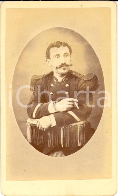 Fotografia d epoca originale 1880 ca PARIS Portrait d officier 64e RÃ©giment InfantÃ©rie Photo Charles MARTEL 1