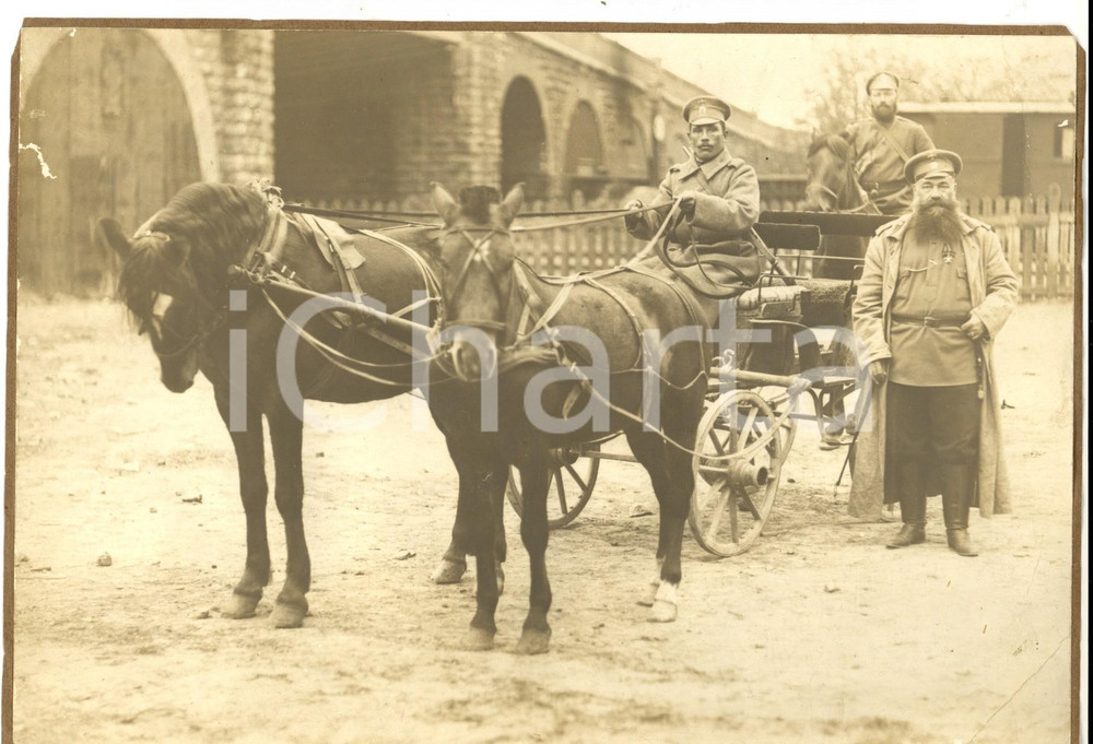 Fotografia d epoca originale 1915 ca WW1 FRONTE ORIENTALE Militari zaristi con calessino Foto 1