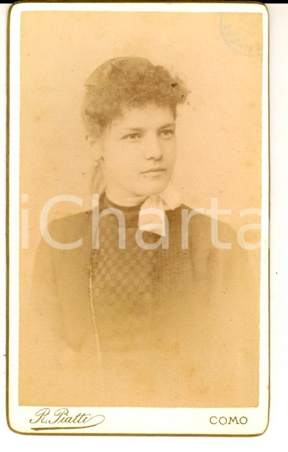 Fotografia d'epoca originale 1885 ca COMO Giovane donna con nastro bianco *Foto Riccardo PIATTI 1