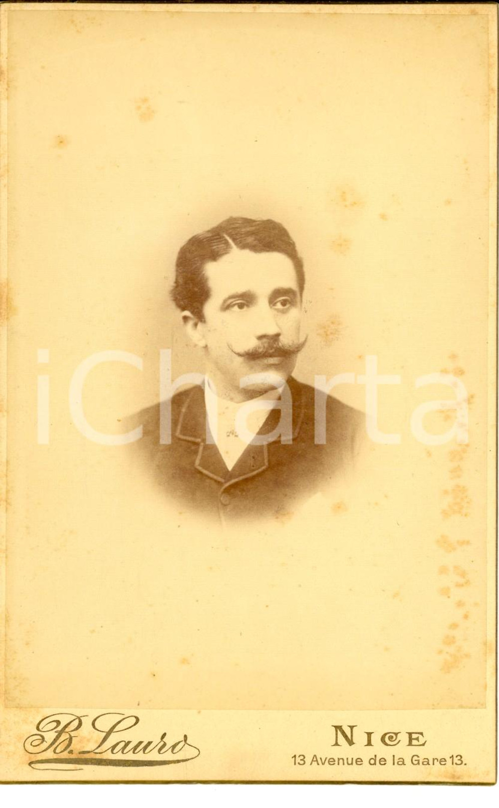 Fotografia d'epoca originale 1890 ca NICE (F) Ritratto maschile con spilla *Fotografia B. LAURO 1