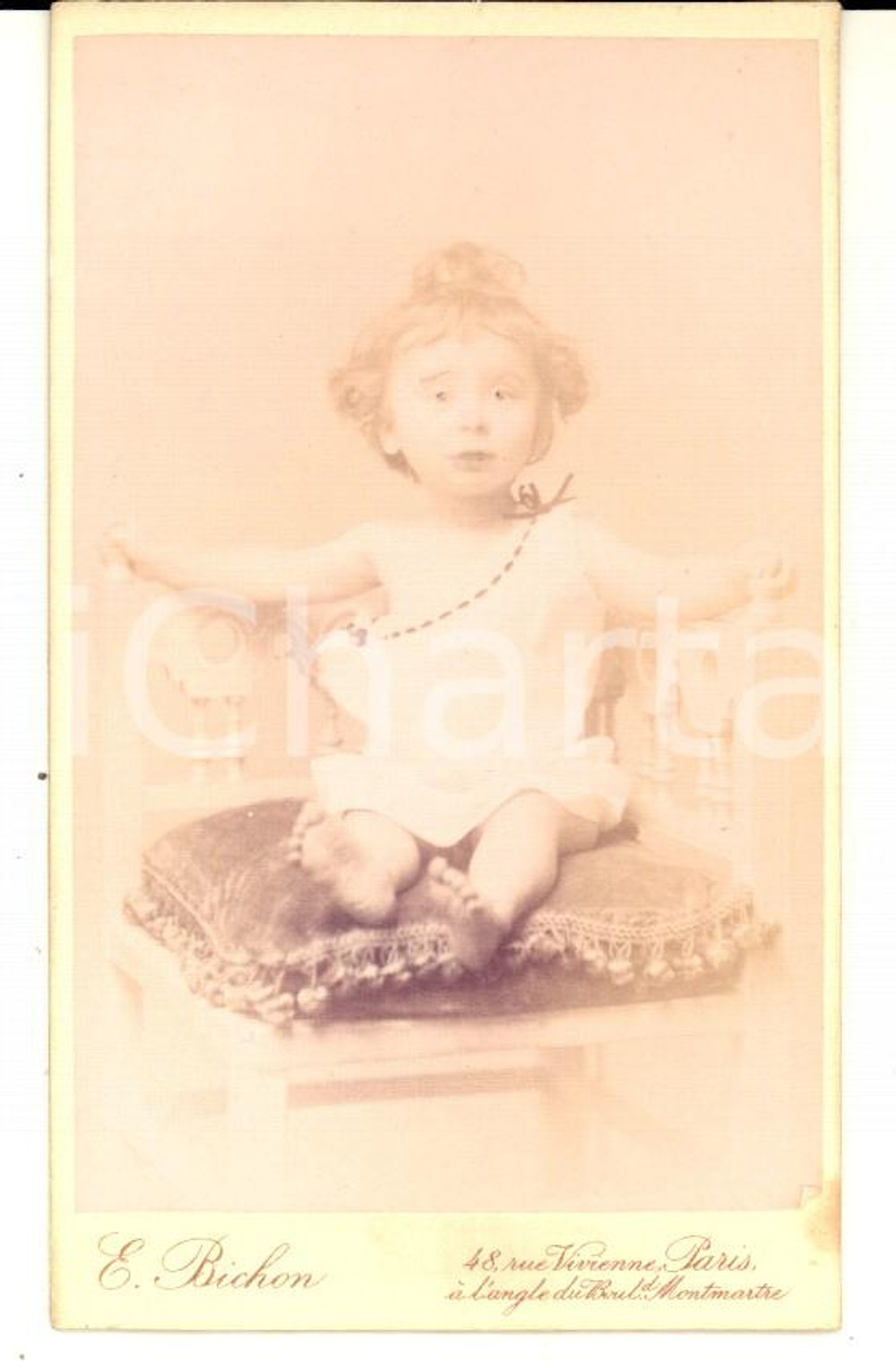 Fotografia d'epoca originale 1890 ca PARIS Ritratto di bambina in abito bianco *Fotografia BICHON CDV 1