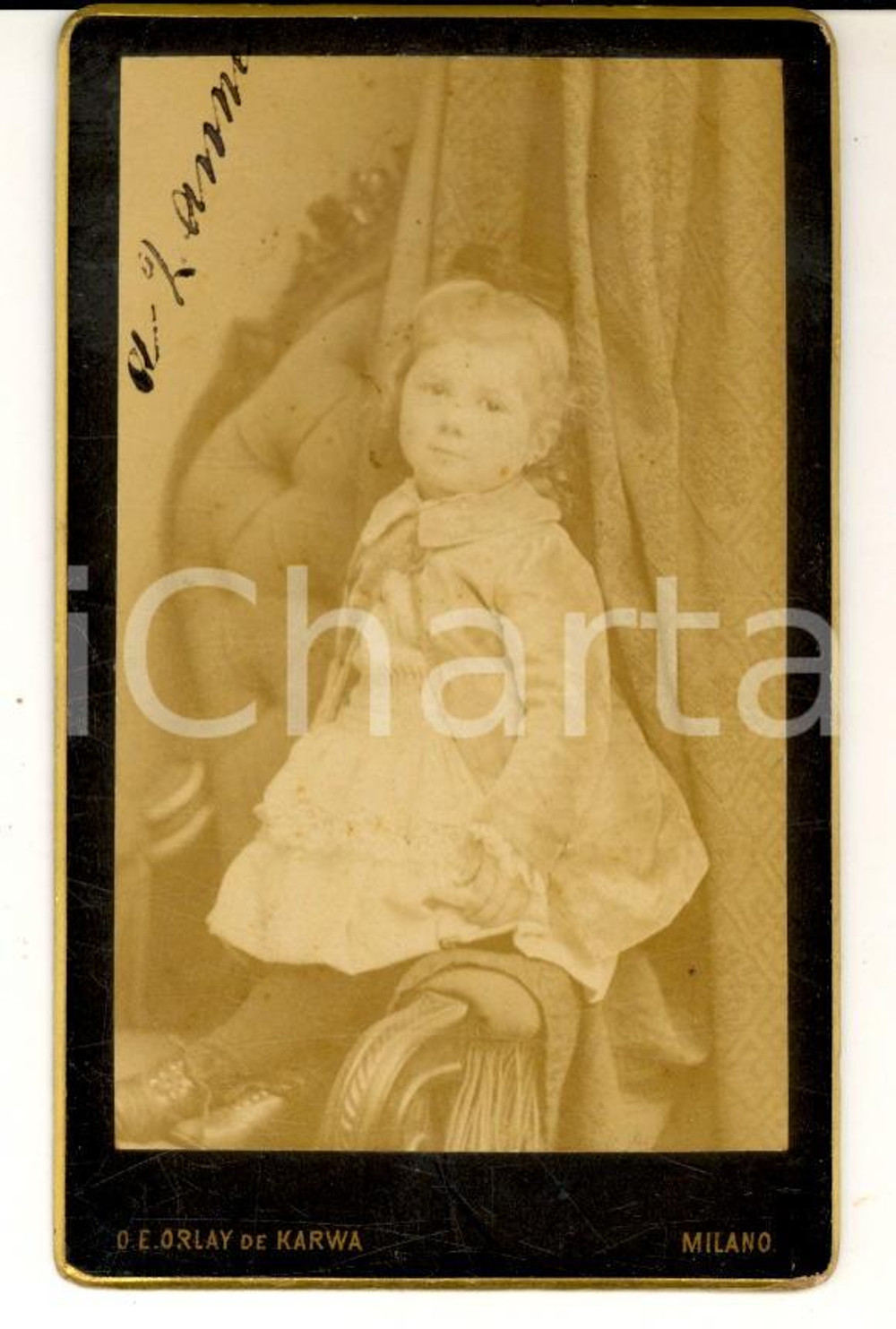Fotografia d'epoca originale 1885 MILANO Bambina di due anni in abito chiaro *Fotografia ORLAY DE KARWA 1