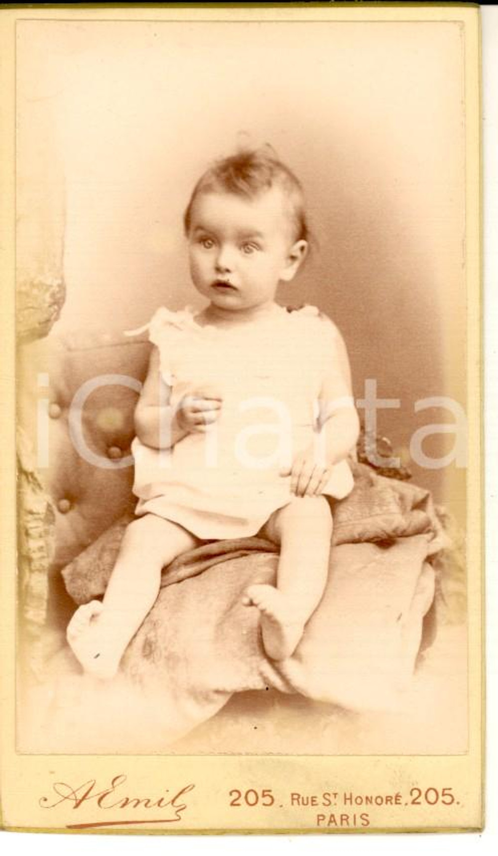 Fotografia d'epoca originale 1890 ca PARIS Ritratto di bambina in abito bianco *Fotografia A. EMILE CDV 1