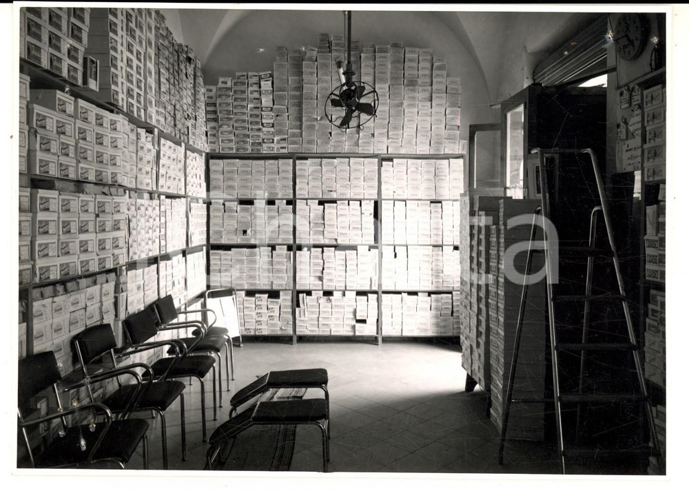 Fotografia d'epoca originale 1957 MAZARA DEL VALLO Calzature Filippo MONASTERO - Interno del negozio *Foto 1