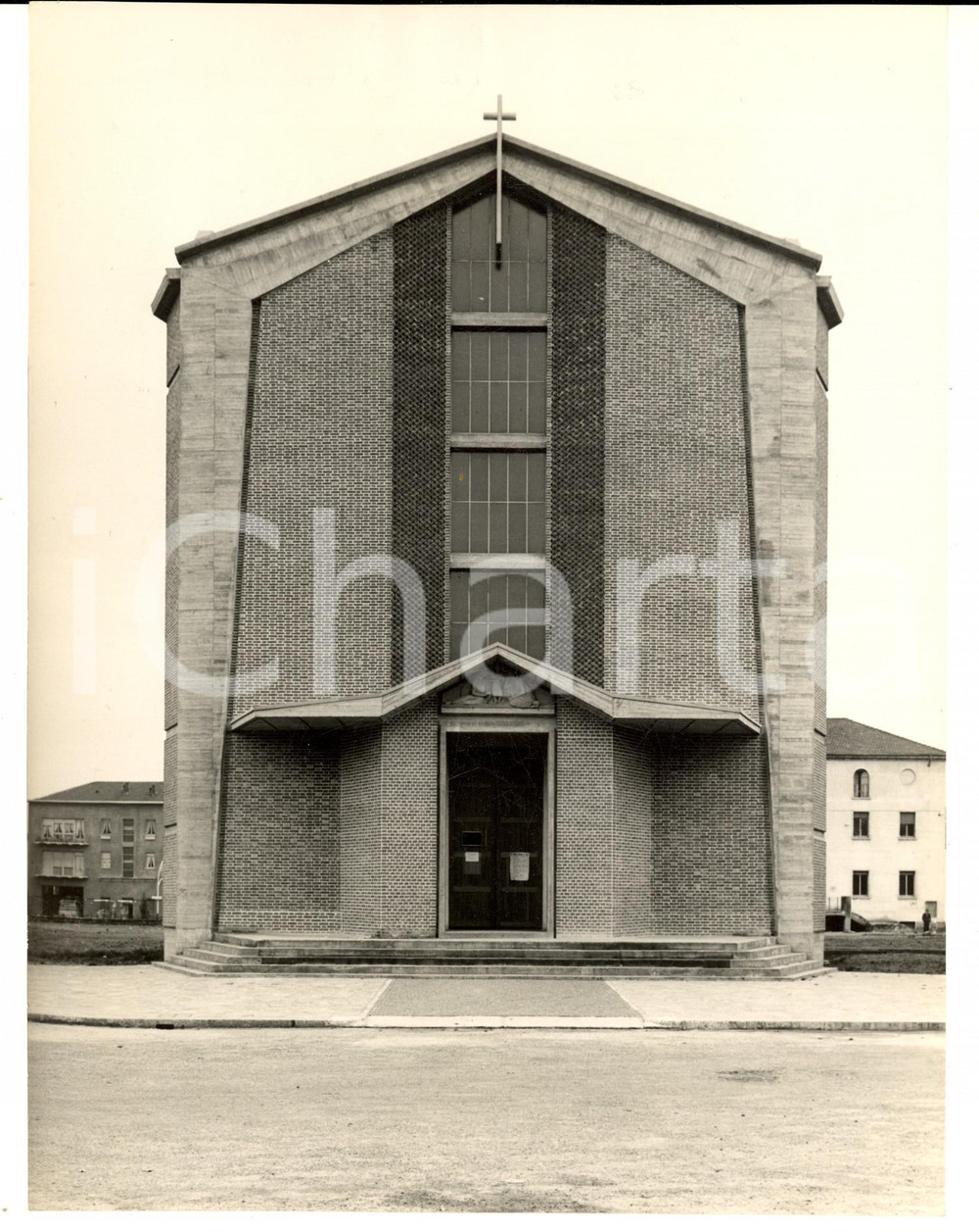 Fotografia d epoca originale 1950 ca PAVIA Parrocchia SACRA FAMIGLIA  Veduta della facciata FOTO ARTISTICA 1
