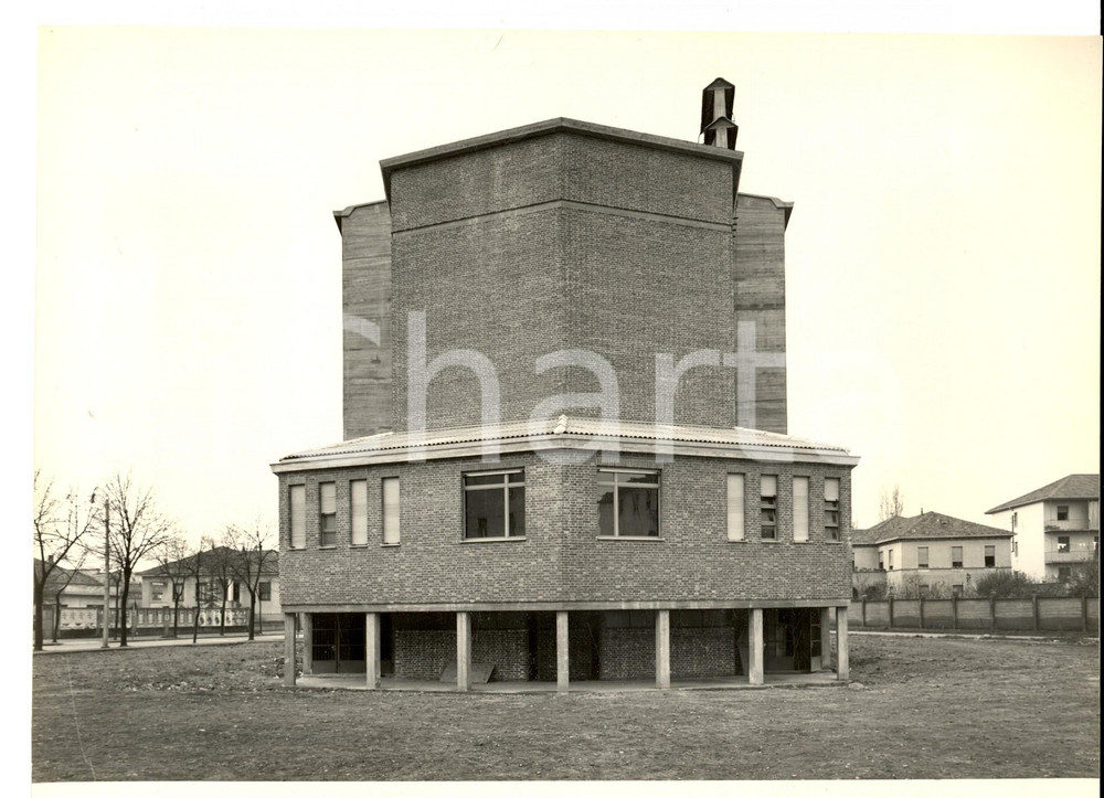 Fotografia d epoca originale 1950 ca PAVIA Chiesa parrocchiale SACRA FAMIGLIA  Veduta esterna FOTO ARTISTICA 1