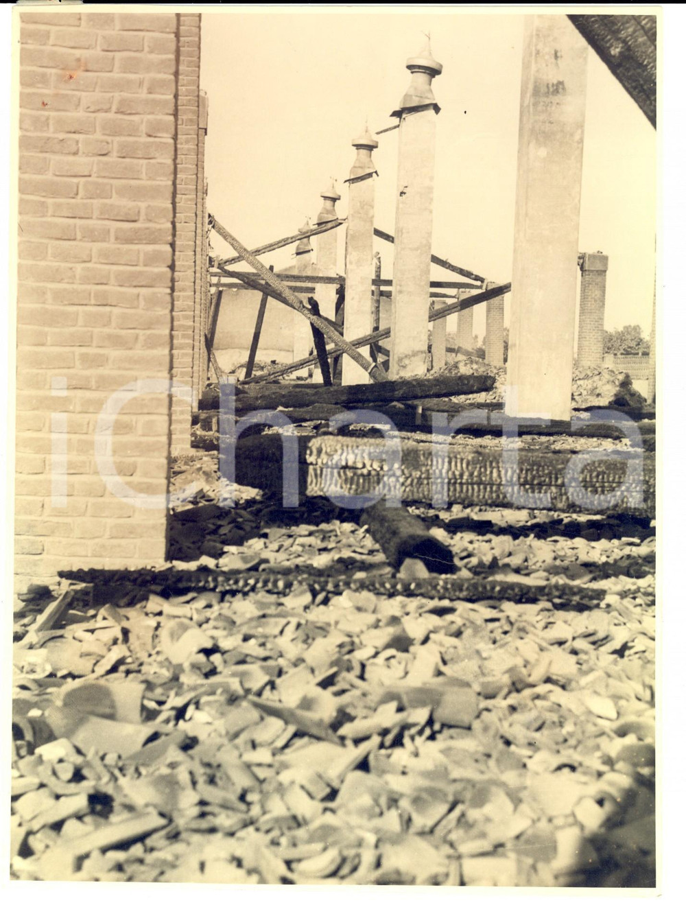 Fotografia d'epoca originale 1945 WW2 VAIRANO / VIDIGULFO (PV) Cascina distrutta dai bombardamenti *Foto 1