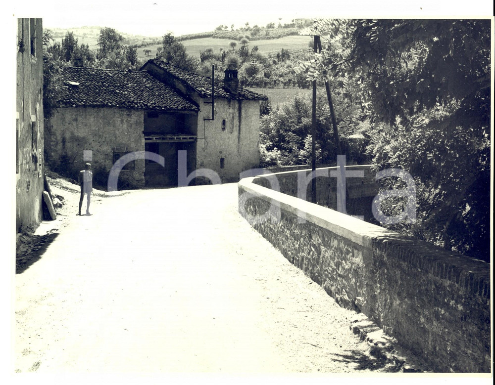 Fotografia d epoca originale 1950 ca VOLPARA Strada lungo il rio MOLINO Foto artistica PERDUCA & SEGAGNI 1