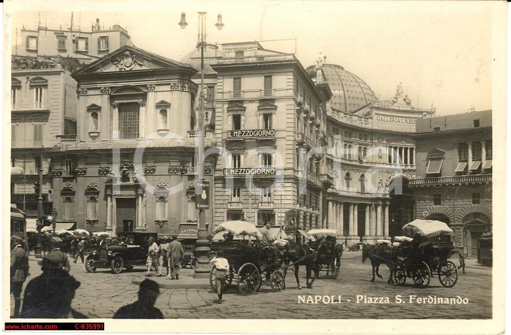 Cartolina originale da collezione 1929 Napoli P.zza Ferdinando Animata con carrozze 1