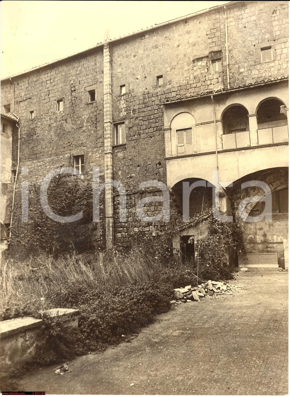 Fotografia d'epoca originale 1970 ca ACQUAPENDENTE (VT) Convento SAN FRANCESCO con giardino in abbandono 1