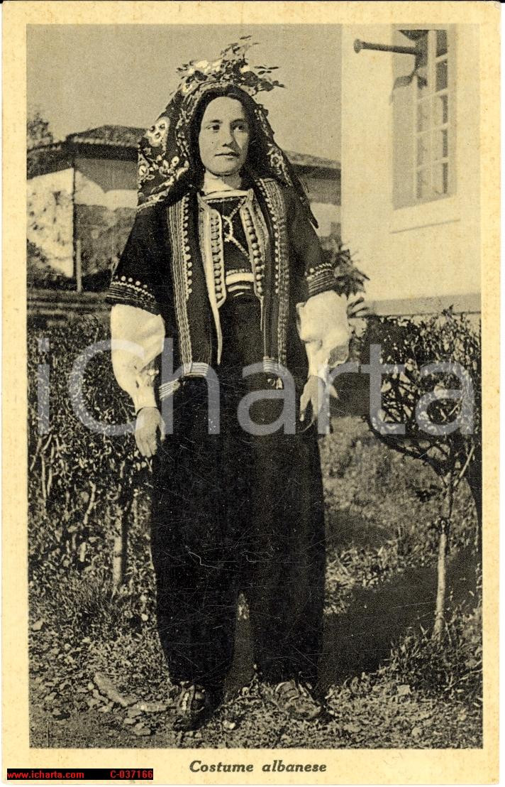 Cartolina originale da collezione 1930 ALBANIA Donna in costume albanese tradizionale  Cartolina coloniale 1