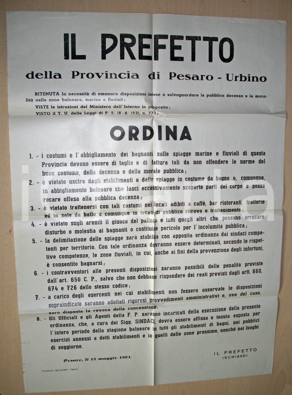 Documento originale, autentico 1961 PESARO Decoro bagnanti sulle spiagge marchigiane 1