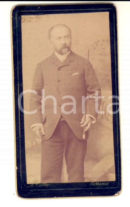 Fotografia d epoca originale 1890 ca MESSINA Ritratto maschile con il bastone Foto Luigi COLLA 5x8 cm 1